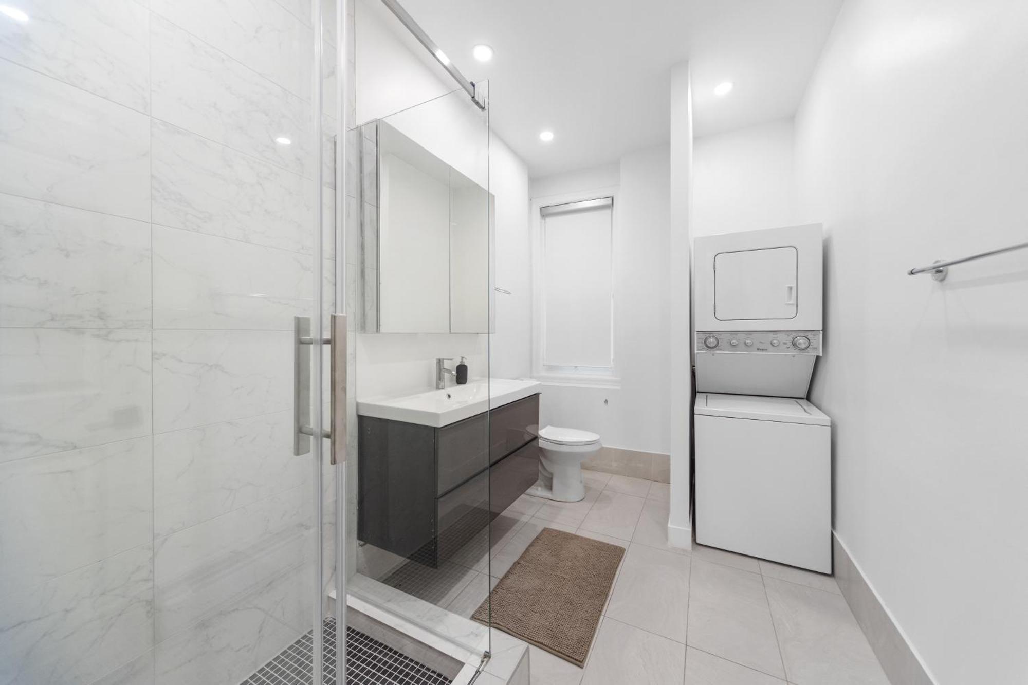 Apartment Modern And Cozy 4 Bedrooms Sleep 12