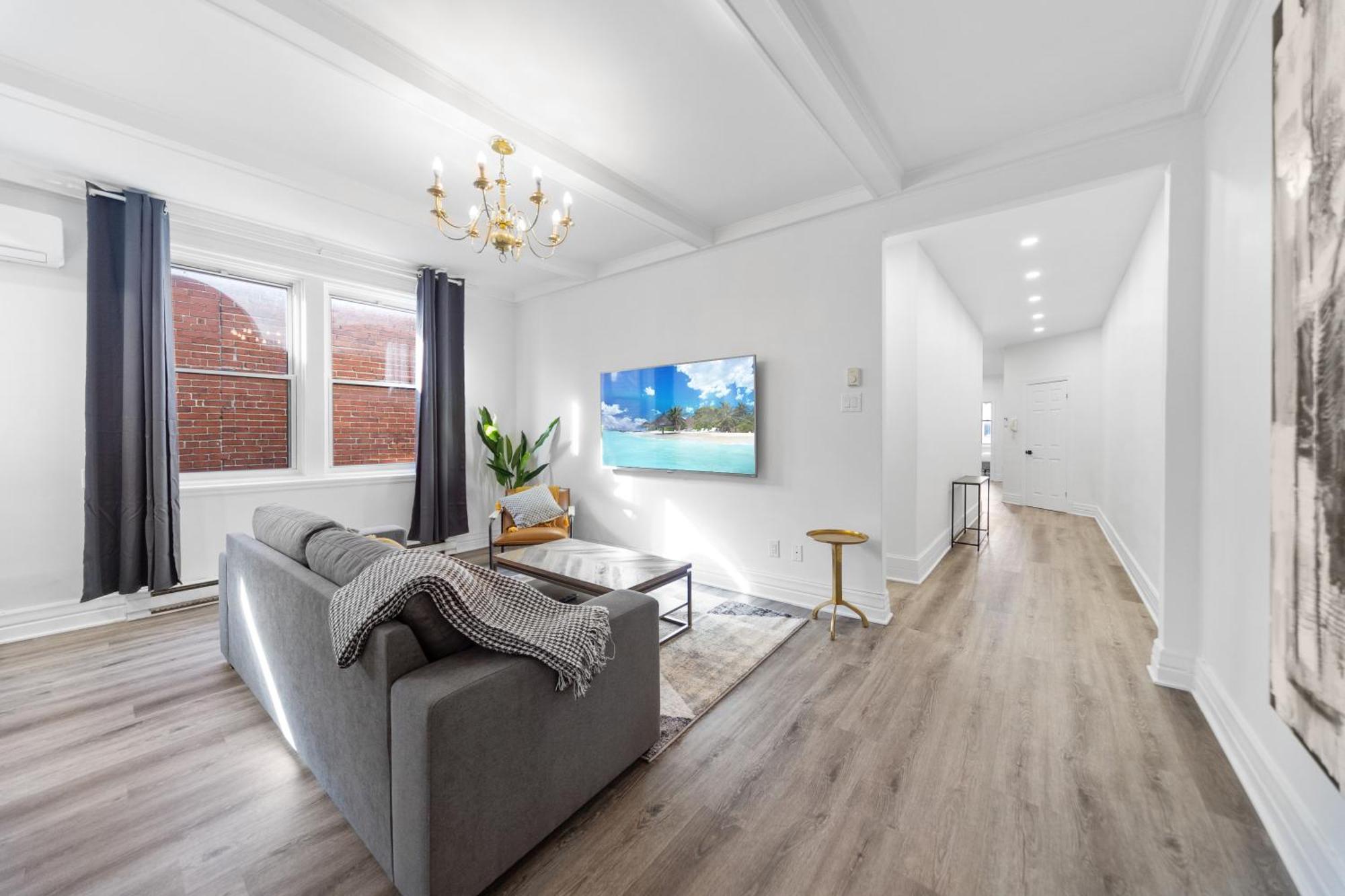 Apartment Modern And Cozy 4 Bedrooms Sleep 12 Montreal